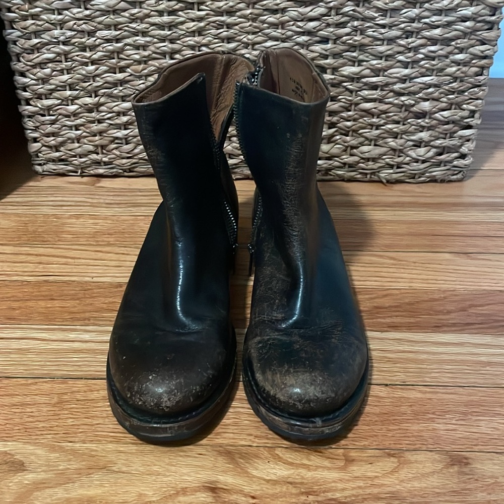 FRYE Veronica Inside Zip Antiqued Black Boots - Picture 8 of 8